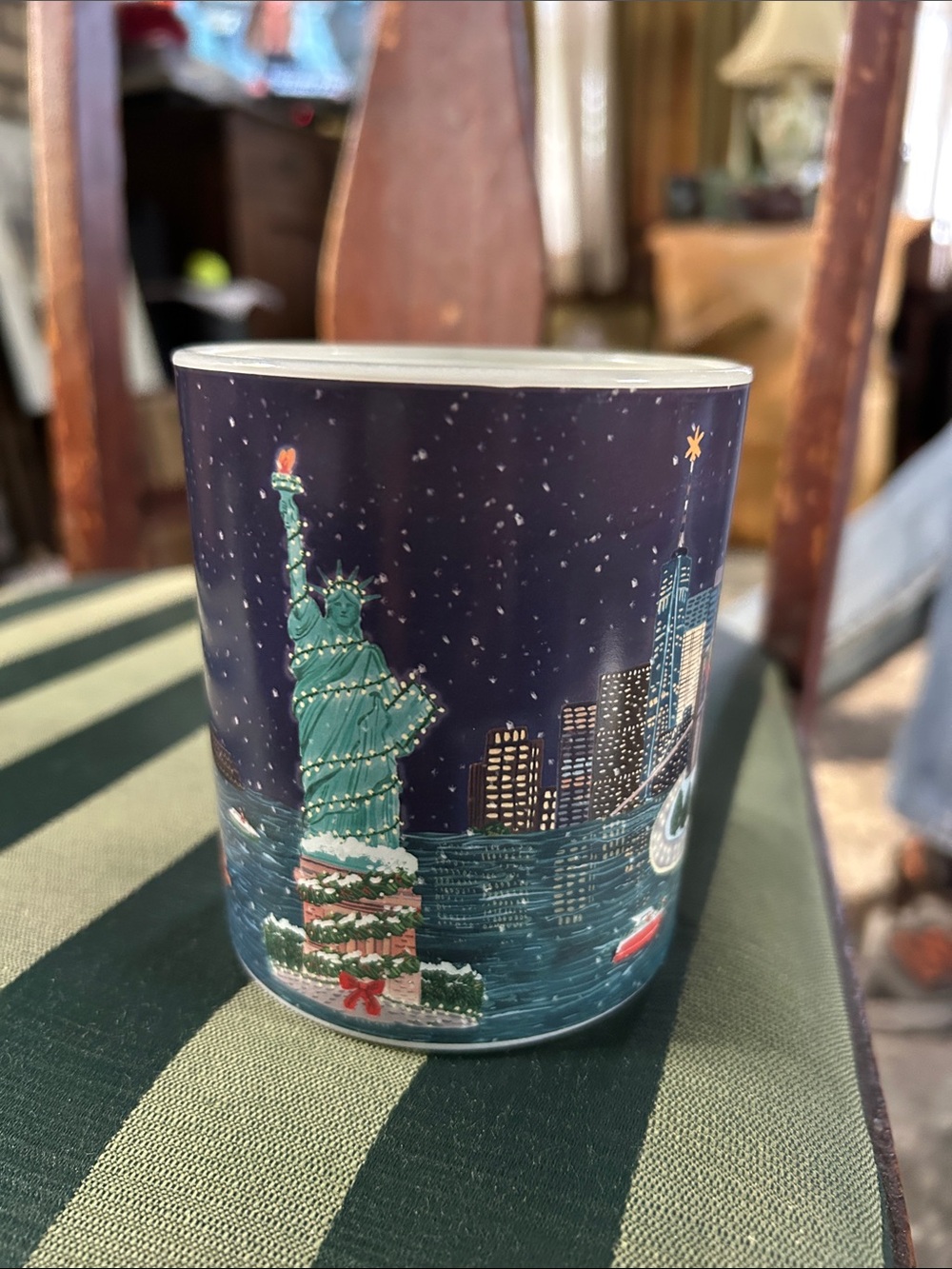 Anthropology ‘Holiday in the City’ Candle Featuring The Statue of Liberty